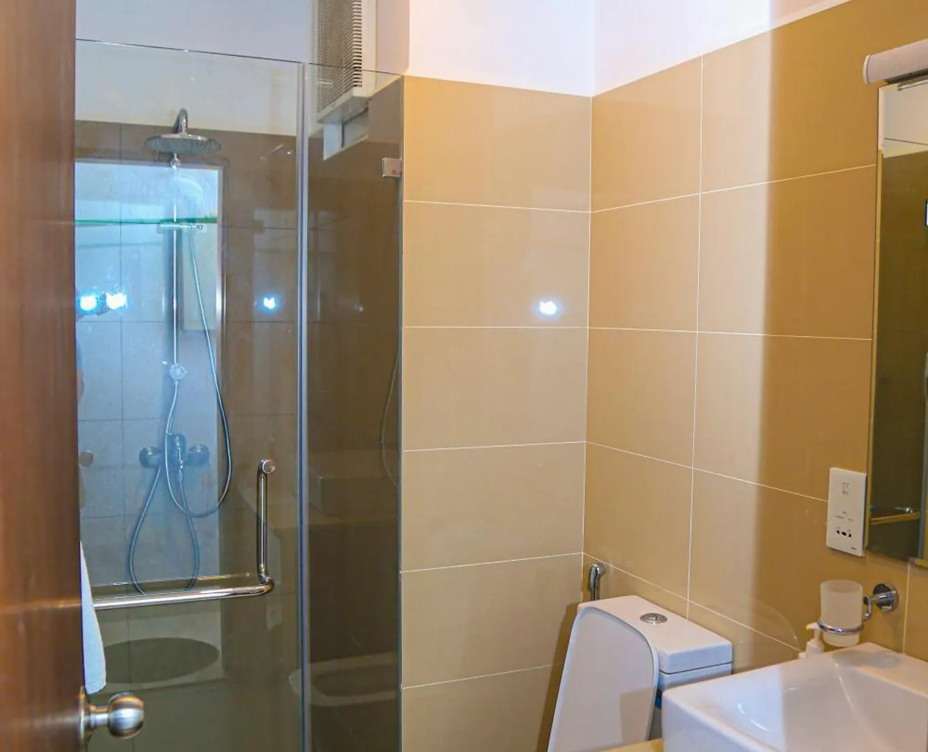 Ocean Breeze Studio Apartment Negombo