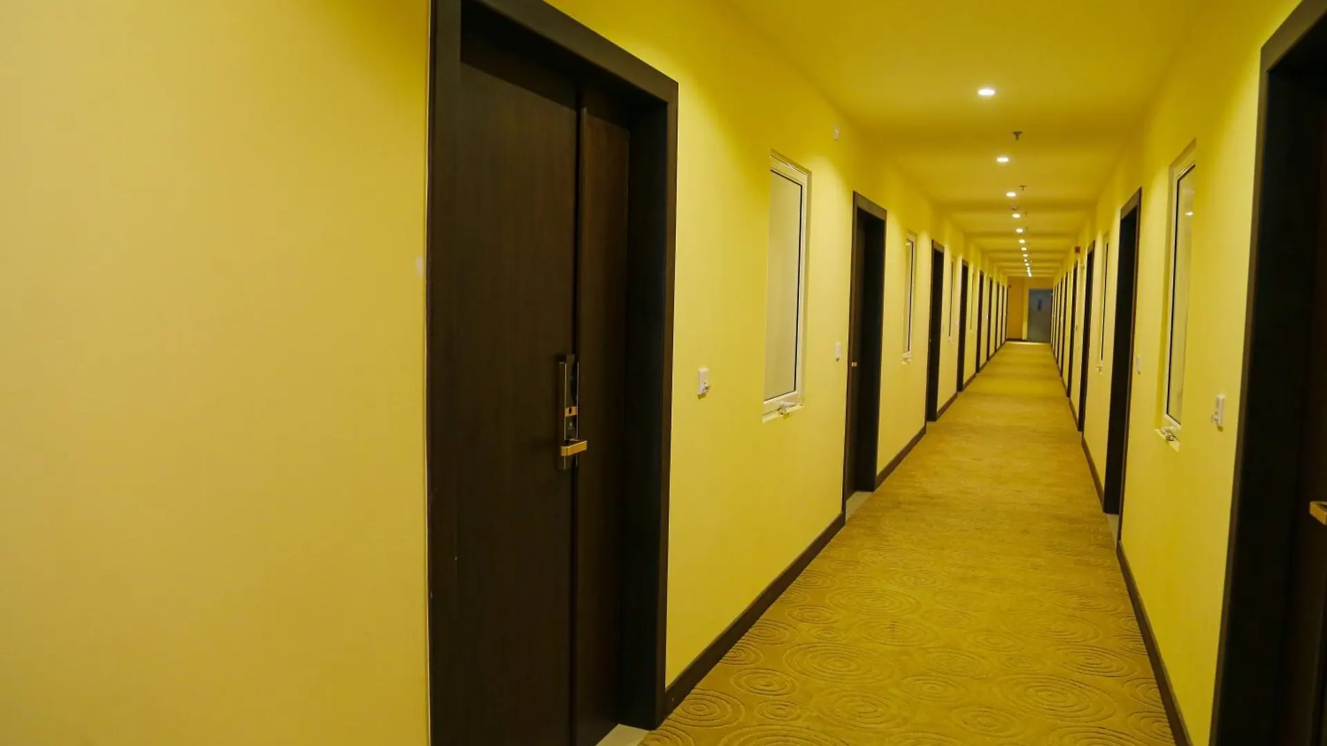 Ocean Breeze Studio Apartment Negombo 0*,