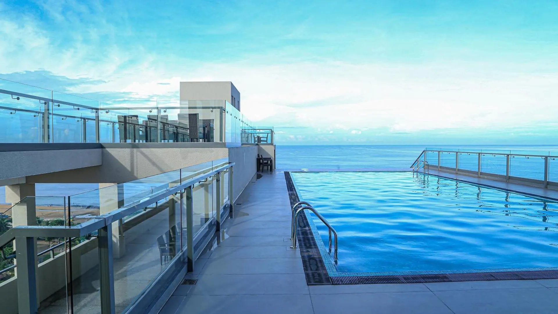 Ocean Breeze Studio Apartment Negombo