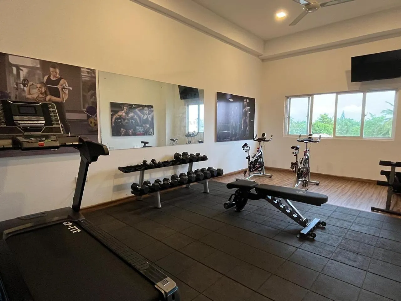 Ocean Breeze Studio Apartment Negombo