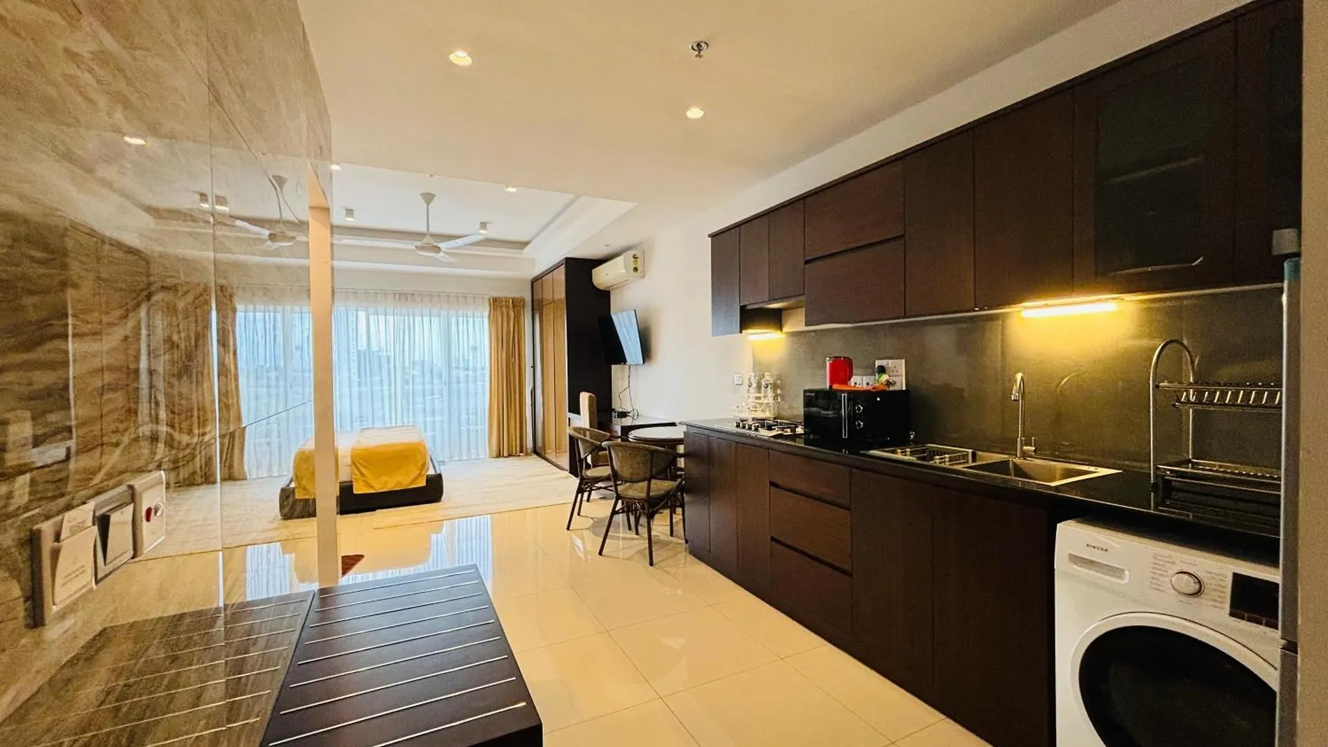 Ocean Breeze Studio Apartment Negombo